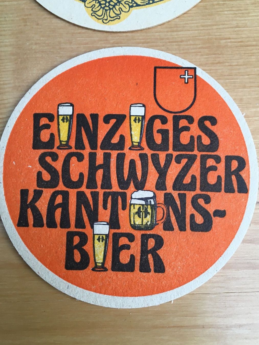 Tischwäsche: 28 alte Bierdeckel Die Bierteller der Schweizer Markenbiere – Gebraucht aus Wil SG von  5