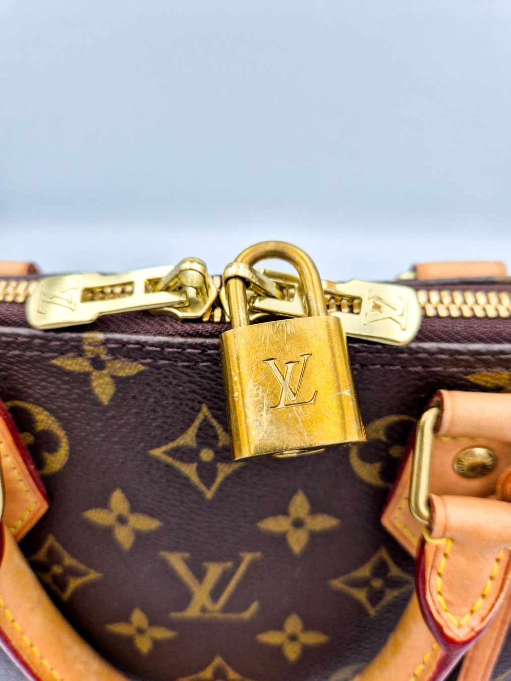 Louis Vuitton Taschen für Damen: Louis Vuitton Alma PM Monogram - Ikonisches Stück - 2013 – Gebraucht aus Riddes von Grumpyrelie 4