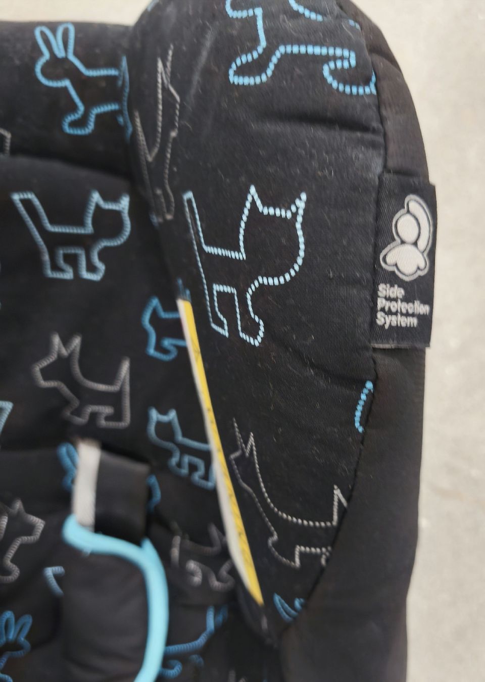 Maxi-Cosi Auto-Kindersitze: Maxi-Cosi Cabriofix Babyschale + Sitzverkleinerer unfallfrei – Gebraucht aus Winterthur von leovale 2