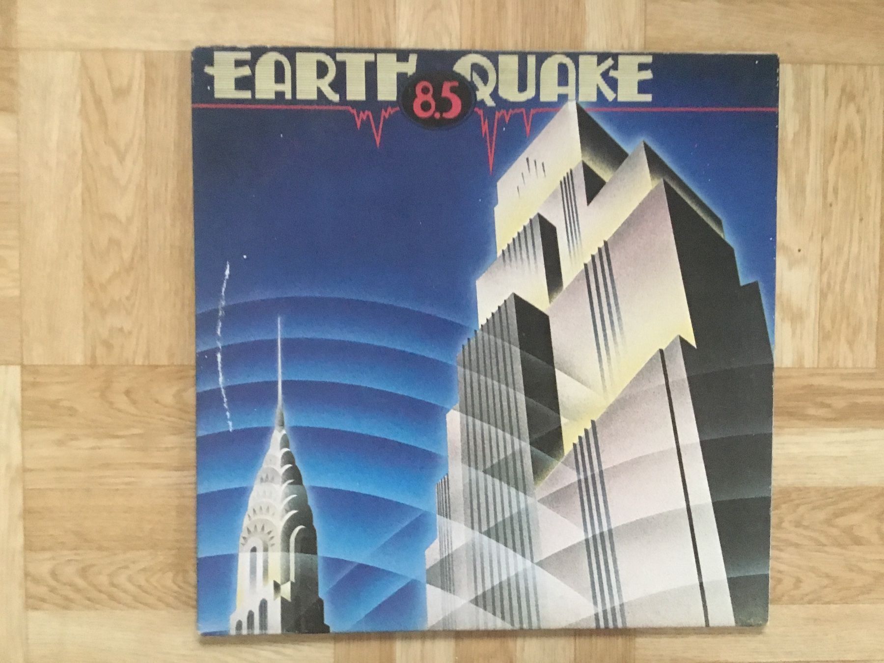 Dischi in vinile: Earthquake / 8.5 – Nuovo (secondo la descrizione) da Kreuzlingen venduto da Schuggerman