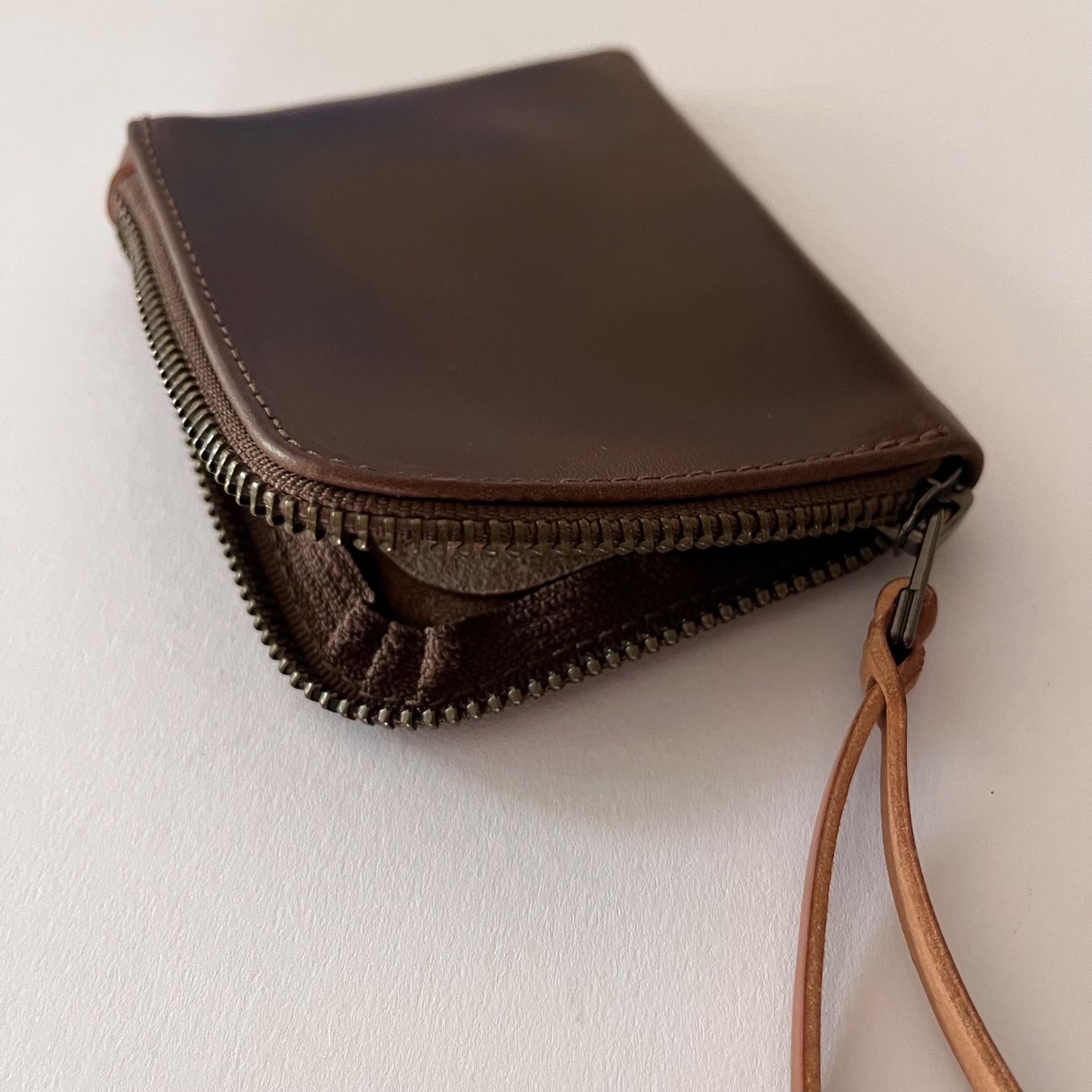 Portafogli: - MAKR - ZIP LUXE  WALLET - BARK CHROMEXCEL – Nuovo e nell'imballaggio originale da Magglingen/Macolin venduto da OZborn 1