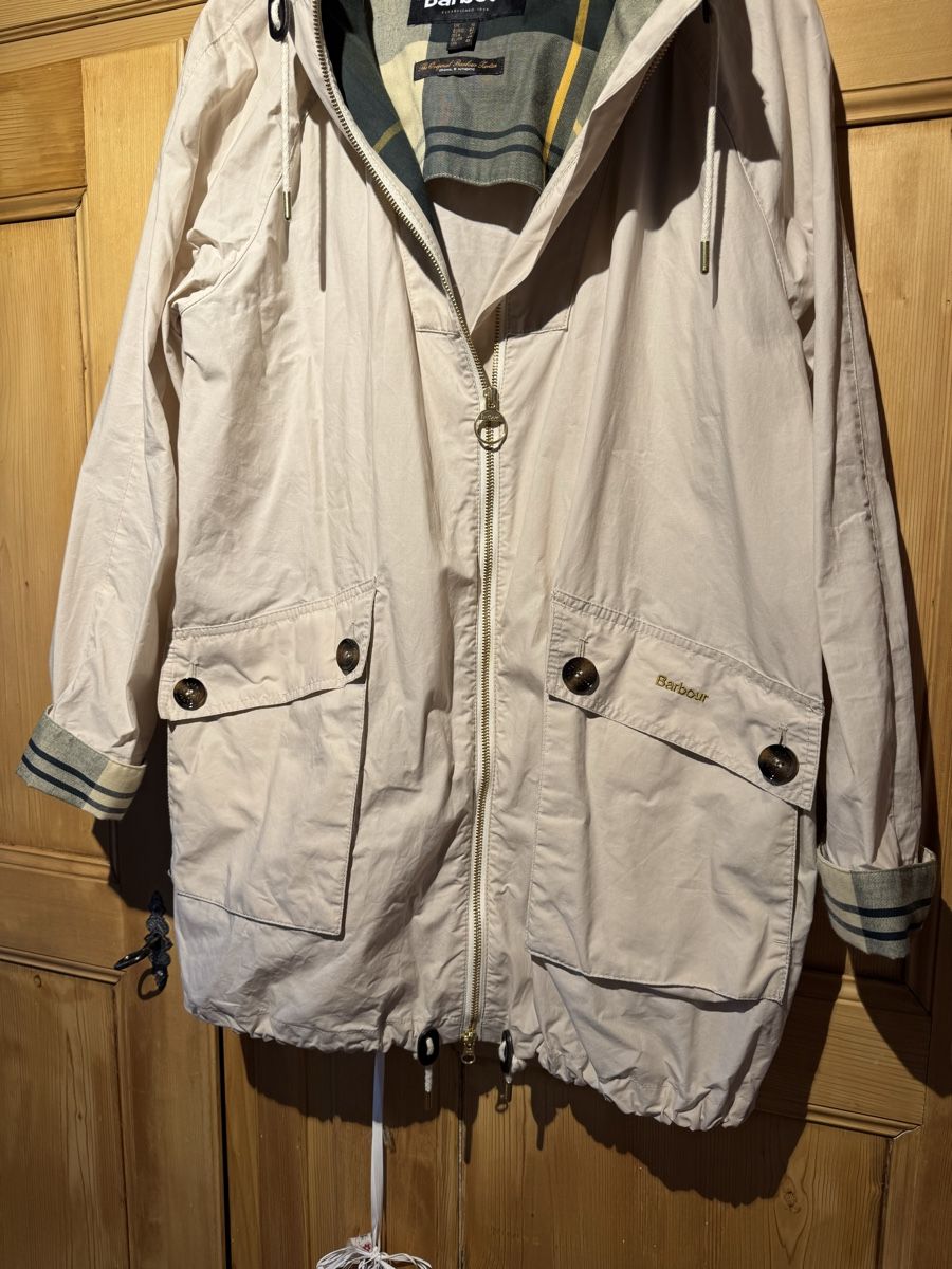 Barbour Jacken: Barbour Damen Regenjacke Gr. L, beige – Neu (gemäss Beschreibung) aus Au ZH von Pulaila2020 1