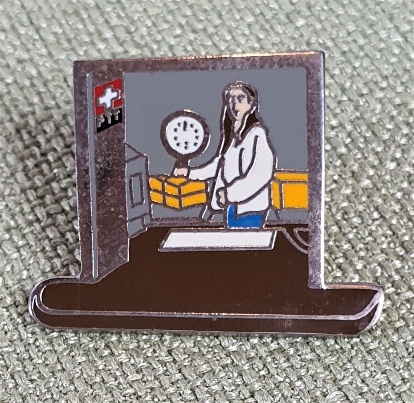 Placchette & Badge: A457 - Pin PTT Paket Schalter - Die Post – Usato da Reinach BL venduto da Boston-Verkauf