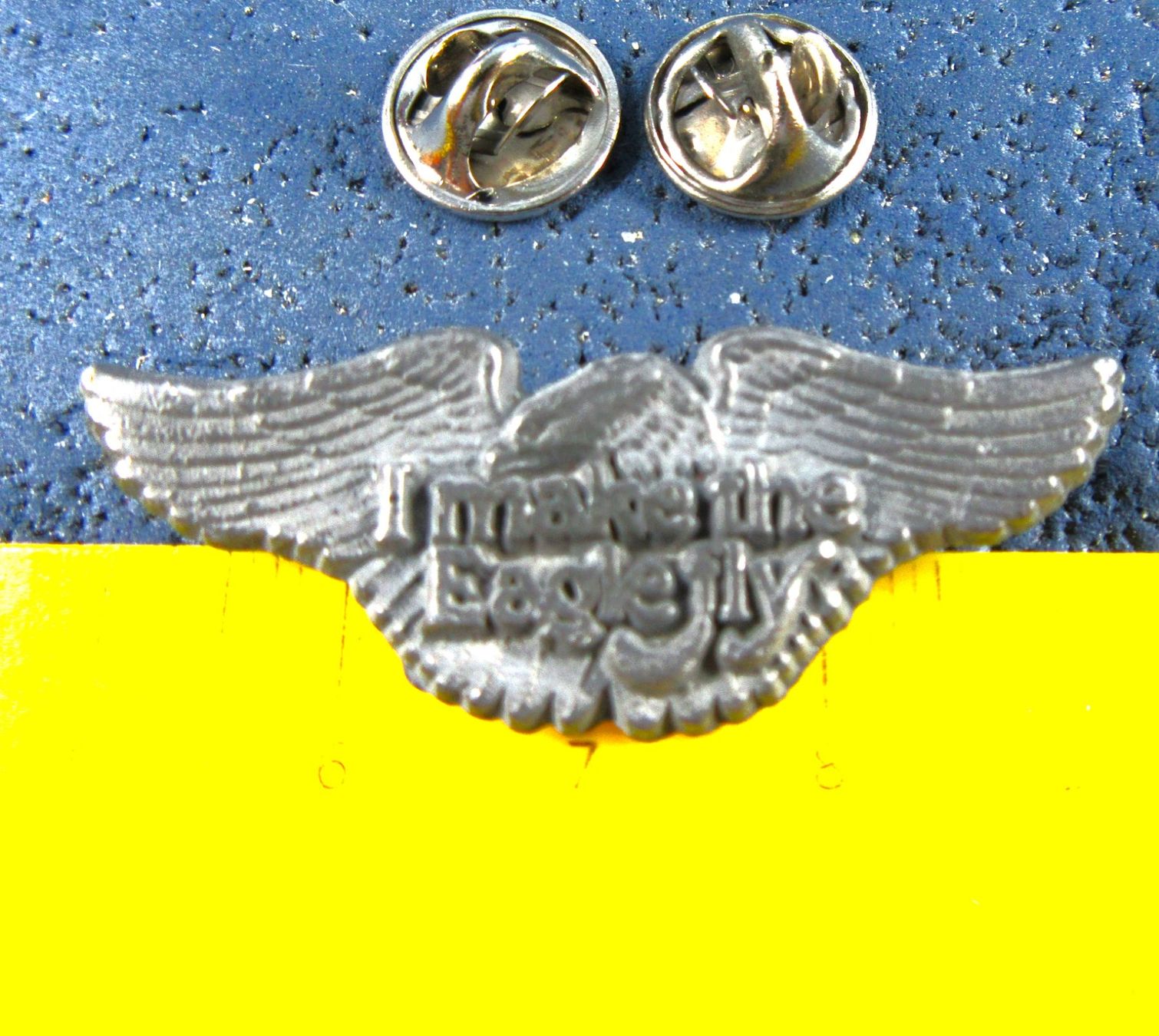Harley-Davidson Placchette & Badge: HD HARLEY-DAVIDSON 2NÄGEL-PIN " I MAKE THE EAGLE-FLY" VINTAG – Usato da Ettingen venduto da Hausi4711