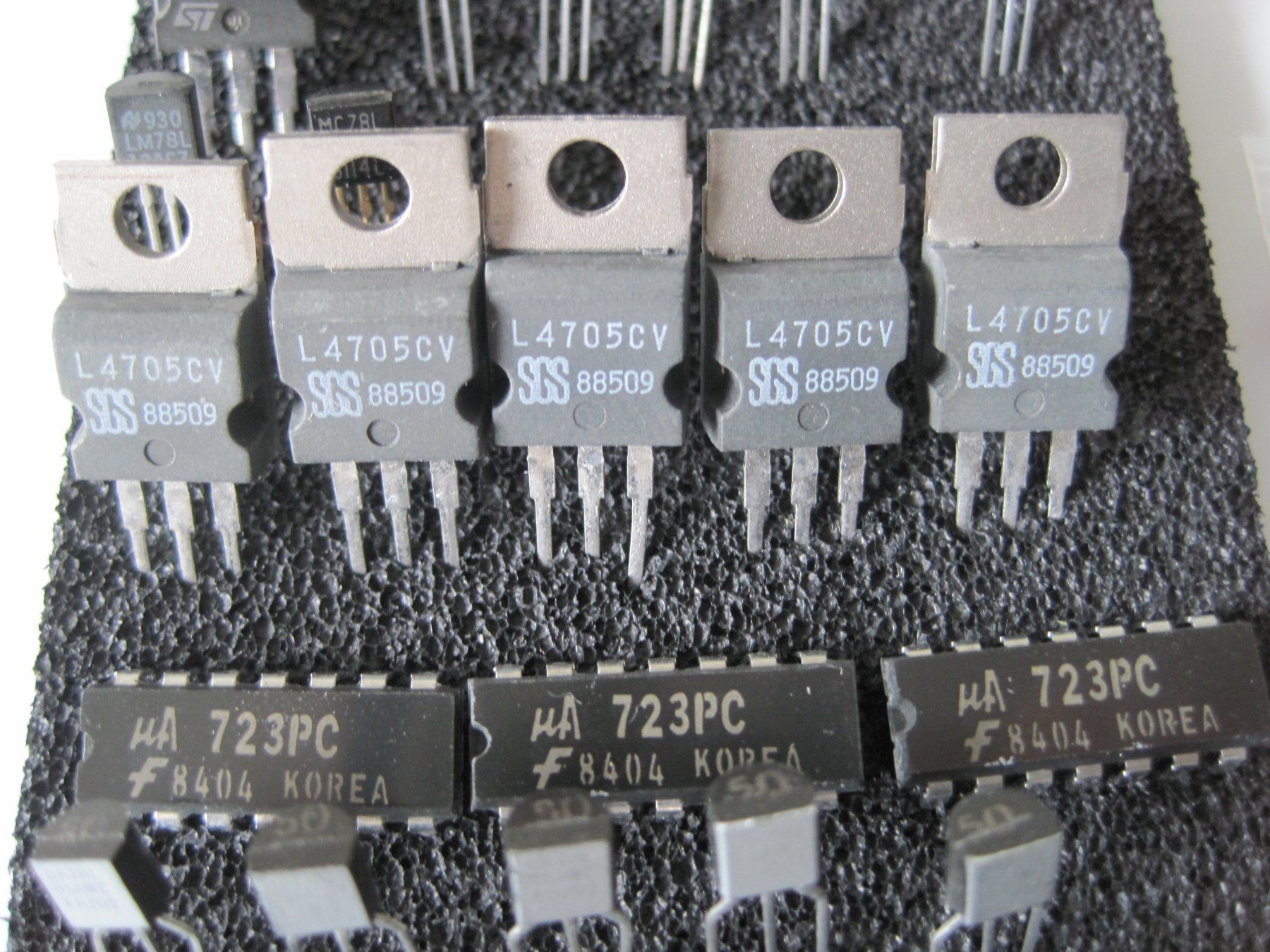 Elektronikbauteile: Grosse Menge Spannungsregler – Neu (gemäss Beschreibung) aus Dietwil von Jaenzi 3