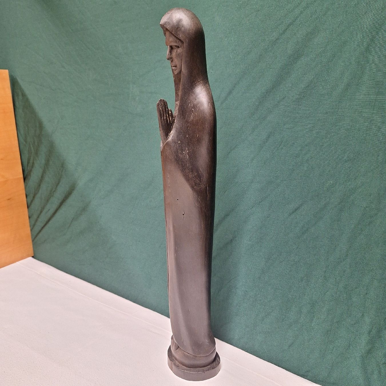 Sculture & Statue: Hohe Madonna Figur aus dunklem Holz, – Usato da Winterthur venduto da Goldpipau 1