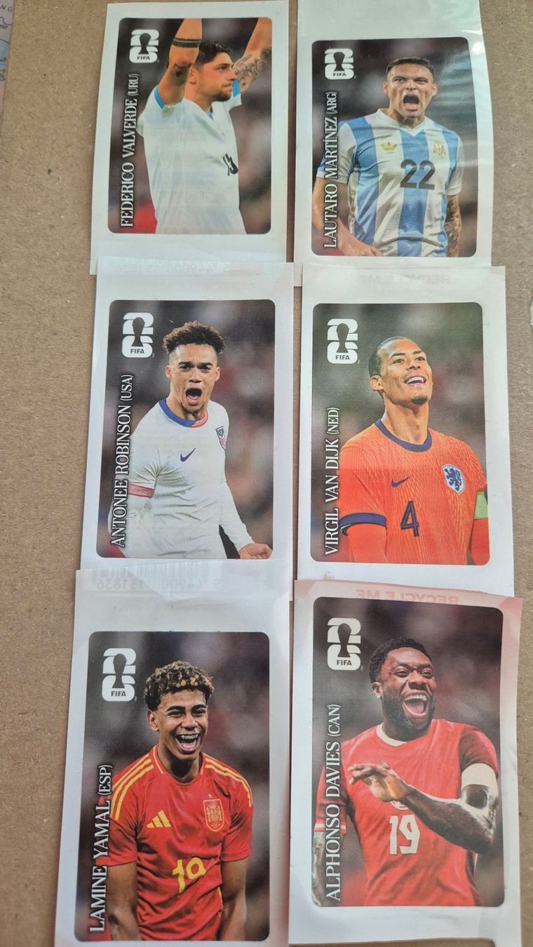 Panini Carte collezionabili: 6×Panini Coca Cola Sticker 2026 – Usato da Uznach venduto da DeNois