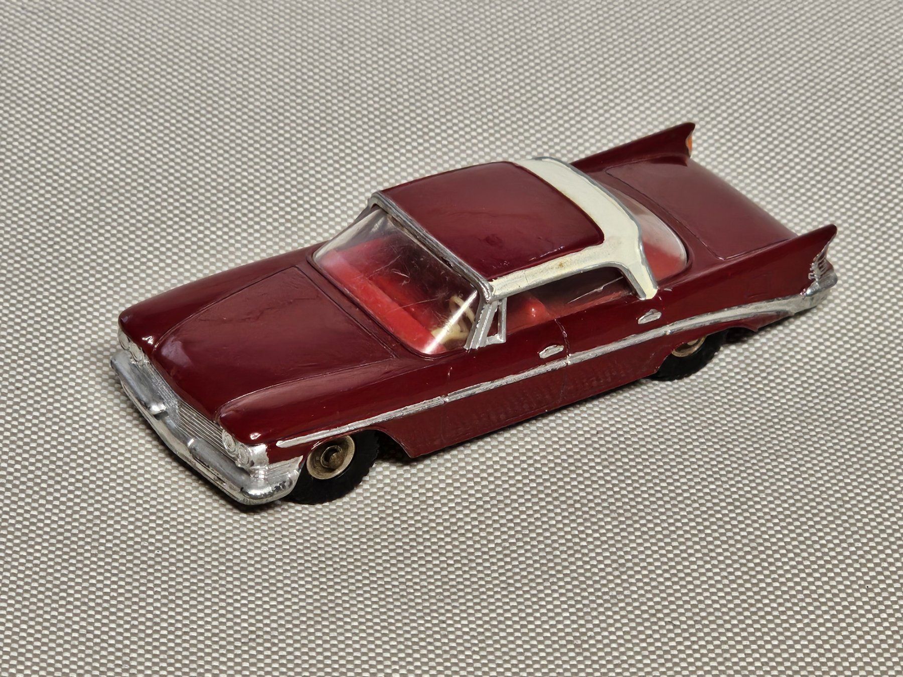 Dinky Toys Voitures modèles: Dinky Chrysler Saratoga – D'occasion à Starrkirch-Wil par easygo13 2
