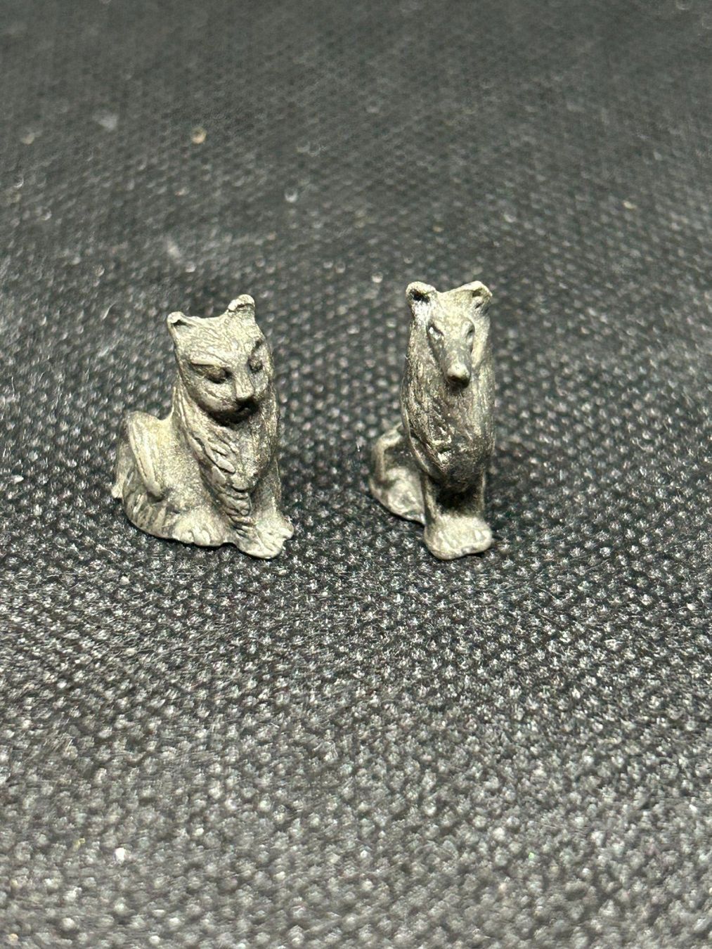 Statuette: Figurine chien et tigre – Usato da Lausanne venduto da Weber1007