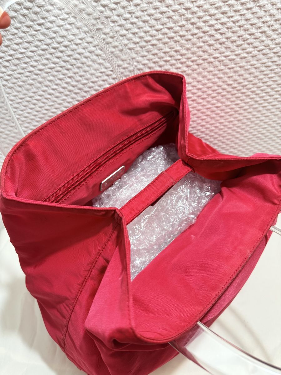 Prada Borse da donna: Prada Nylon Handbag Shoppers Acrylic Handle – Usato da Geneve venduto da DarlingVintage 7