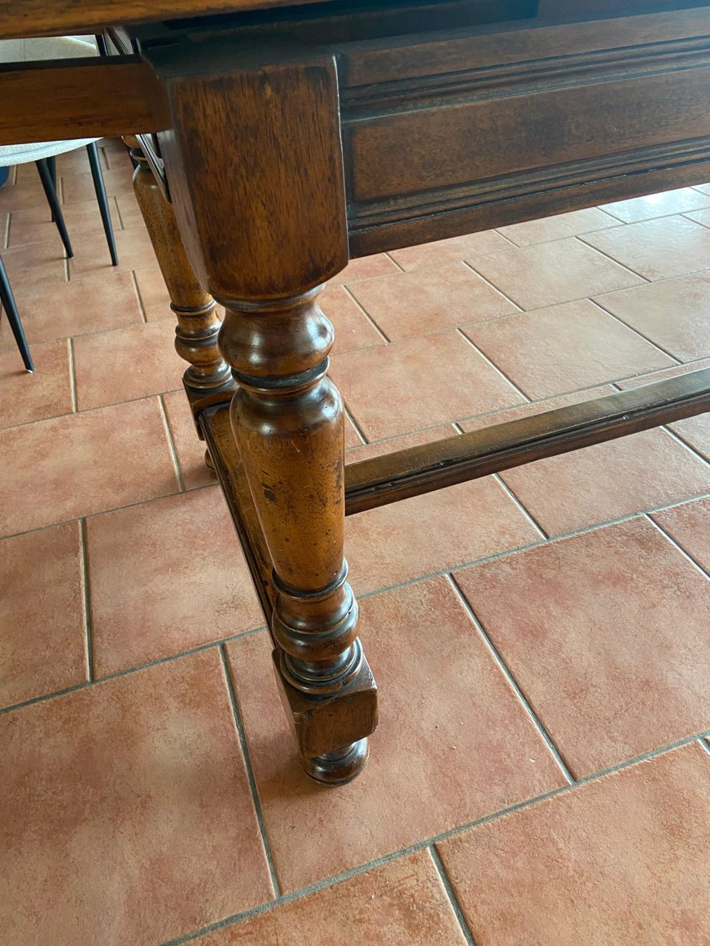 Tavoli: Table en noyer massif rectangulaire avec 2 rallonges – Usato da St-Blaise venduto da Tsvcb 3