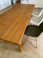 Großer Tisch, 235 cm lang, guter Zustand.