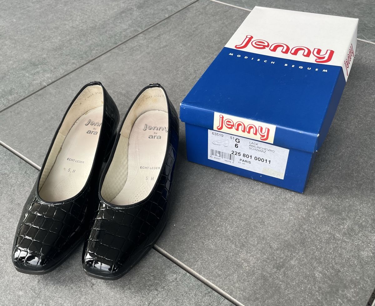 Scarpe da donna: Lack Pumps schwarz Gr. 38 nagelneu – Nuovo e nell'imballaggio originale da Hünenberg See venduto da spartakus02
