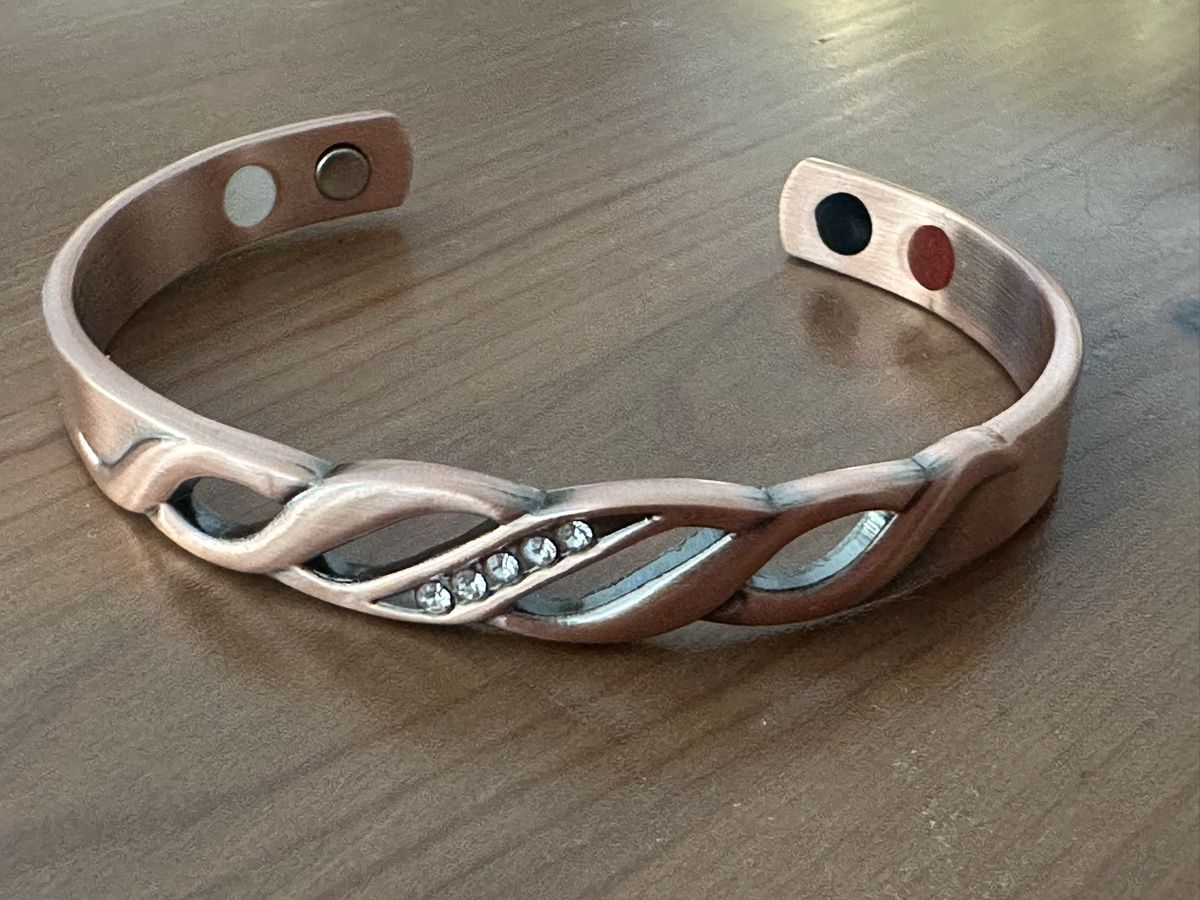 Armbänder & -reifen: Copper Bracelet with Magnets and Crystals adjustable – Gebraucht aus Zofingen von mar_k98t