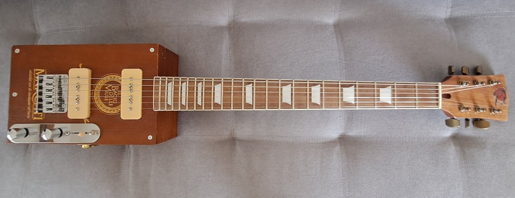 Strumenti musicali: El. Cigar (Grappa) Box Gitarre, keine Fender oder Gibson – Usato da Unterkulm venduto da Magerbu