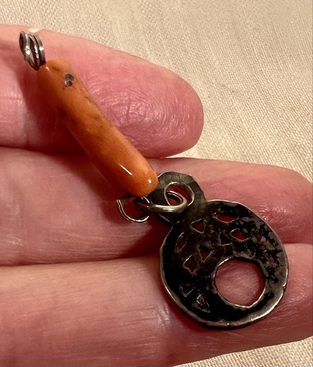 Ciondoli: Pendentif Authentique Berbère Corail Rouge Argent Ciselé – Usato da Genève venduto da ChineuseReveuse 4