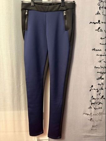 💙 Pantalon bleu marine & noir avec poche zippée – Taille S