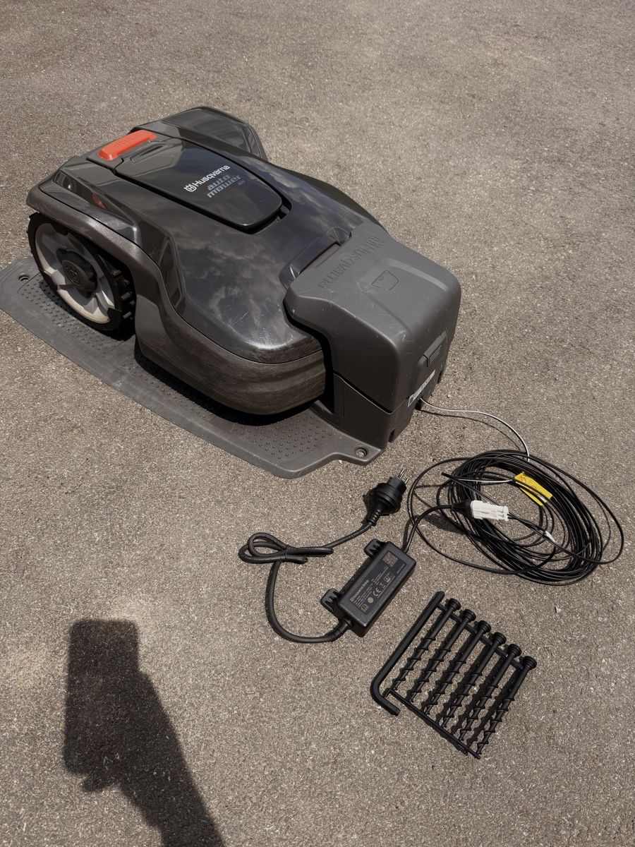 Husqvarna Tondeuses à gazon: Husqvarna Automower 305 – D'occasion à Oberwil i. S. par PilotM