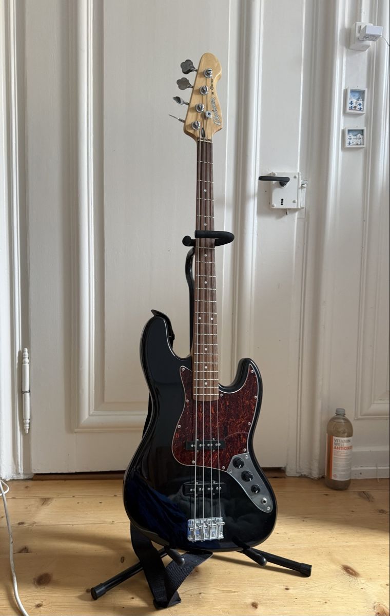 Strumenti musicali: E-Bass – Usato da Chur venduto da amaru11