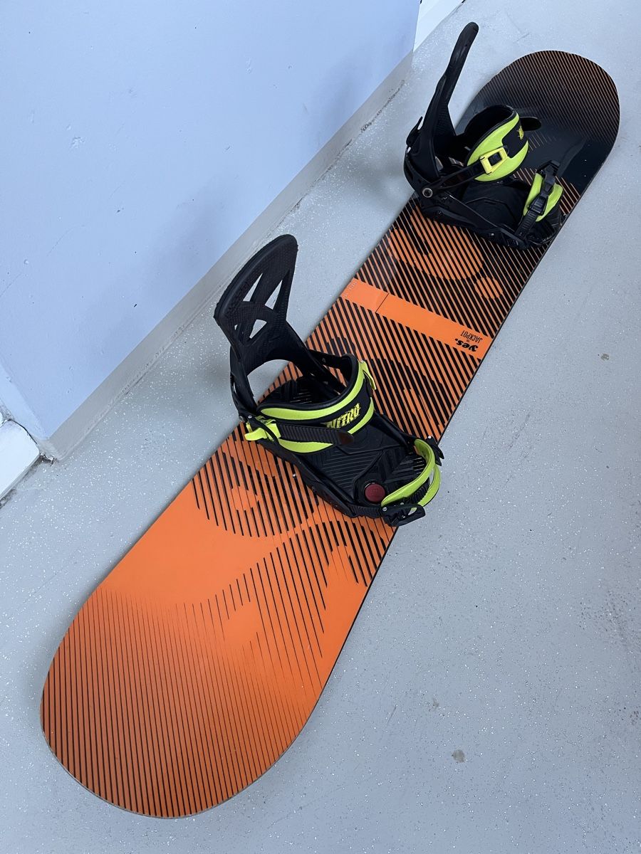 Board: Snowboard YES The Jackpot 154cm inkl. Bindung – Usato da Horgen venduto da pupcia01