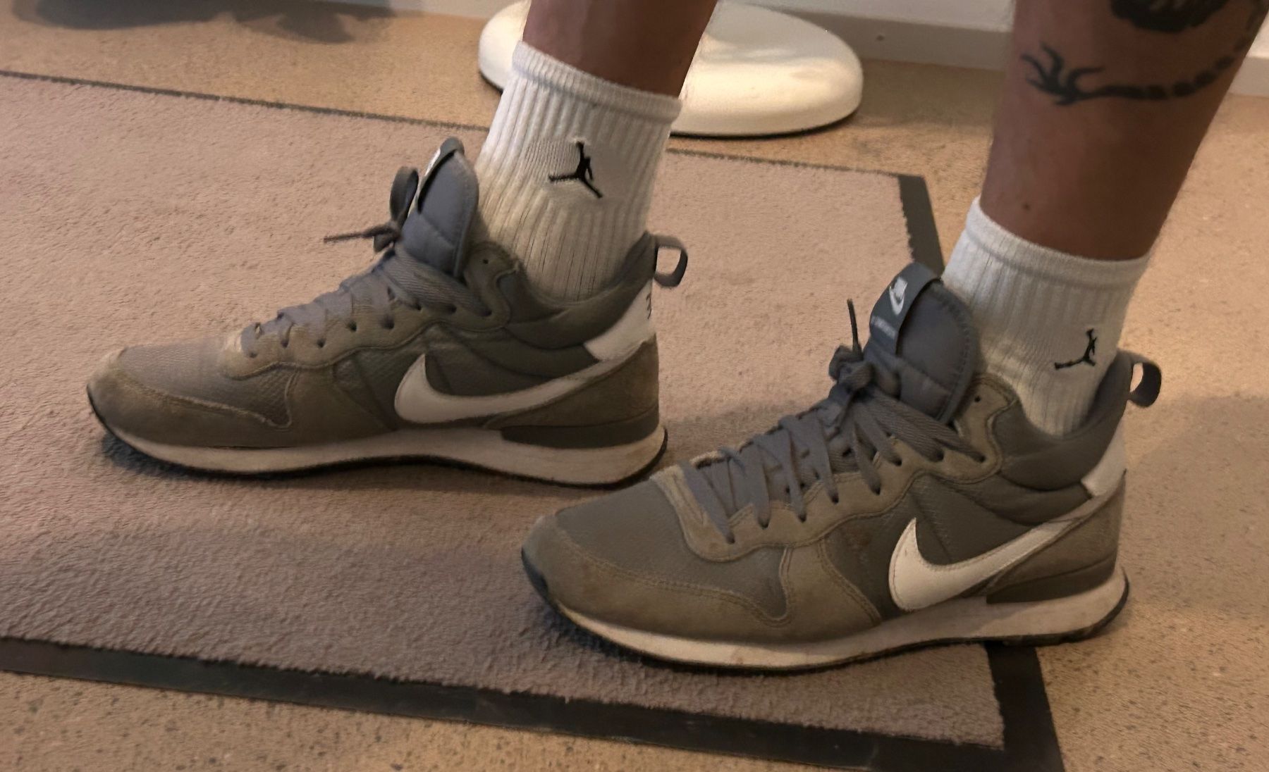Nike Chaussures hommes: Nike Schuh, graugrün – D'occasion à Zürich par Facellas 4