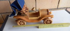 Schönes Holzauto als Deko. Länge ca 30 cm.