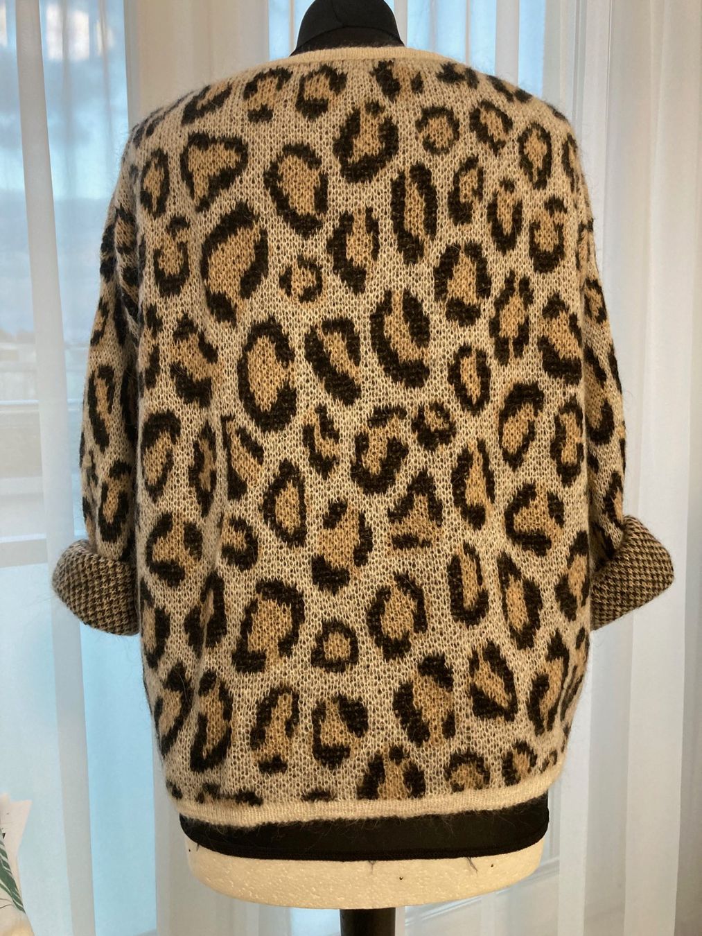 Giacche: Strickjacke Gr. 38 (Oversize) Leopardenmuster – Nuovo (secondo la descrizione) da Glattpark (Opfikon) venduto da Pangie 3