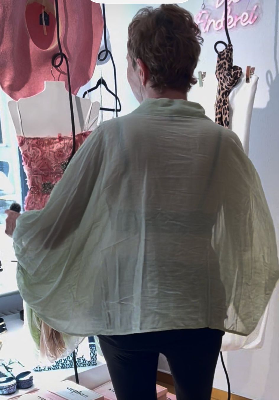 Blusen: Halbtransparente Binde-Bluse mit Ballon-Ärmeln - 20% Seide – Neu und originalverpackt aus Zürich von Naebeli 4