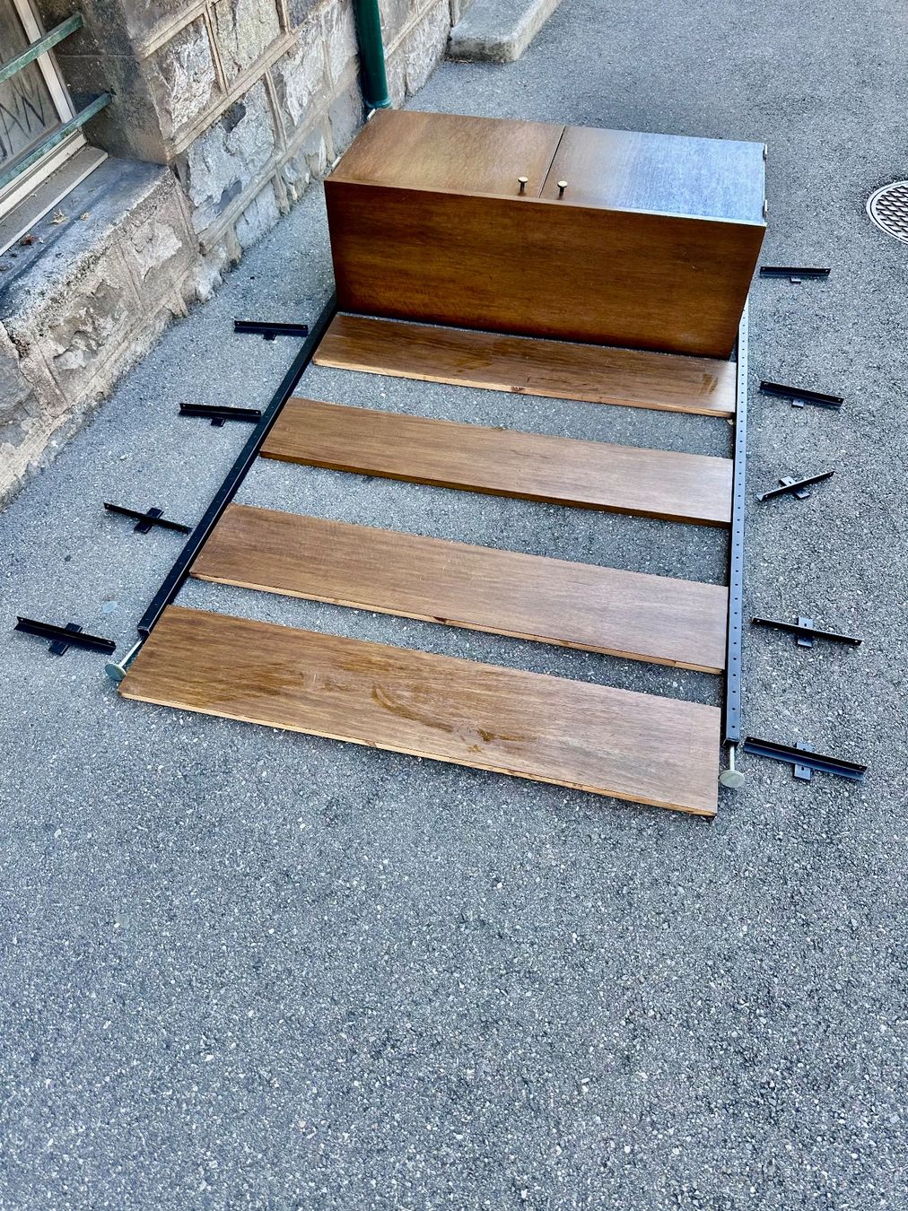 Victoria Möbel Regale: Étagère télescopique vintage 1960, 4 tablettes + caisson – Gebraucht aus Lausanne von jul_v9ht 4