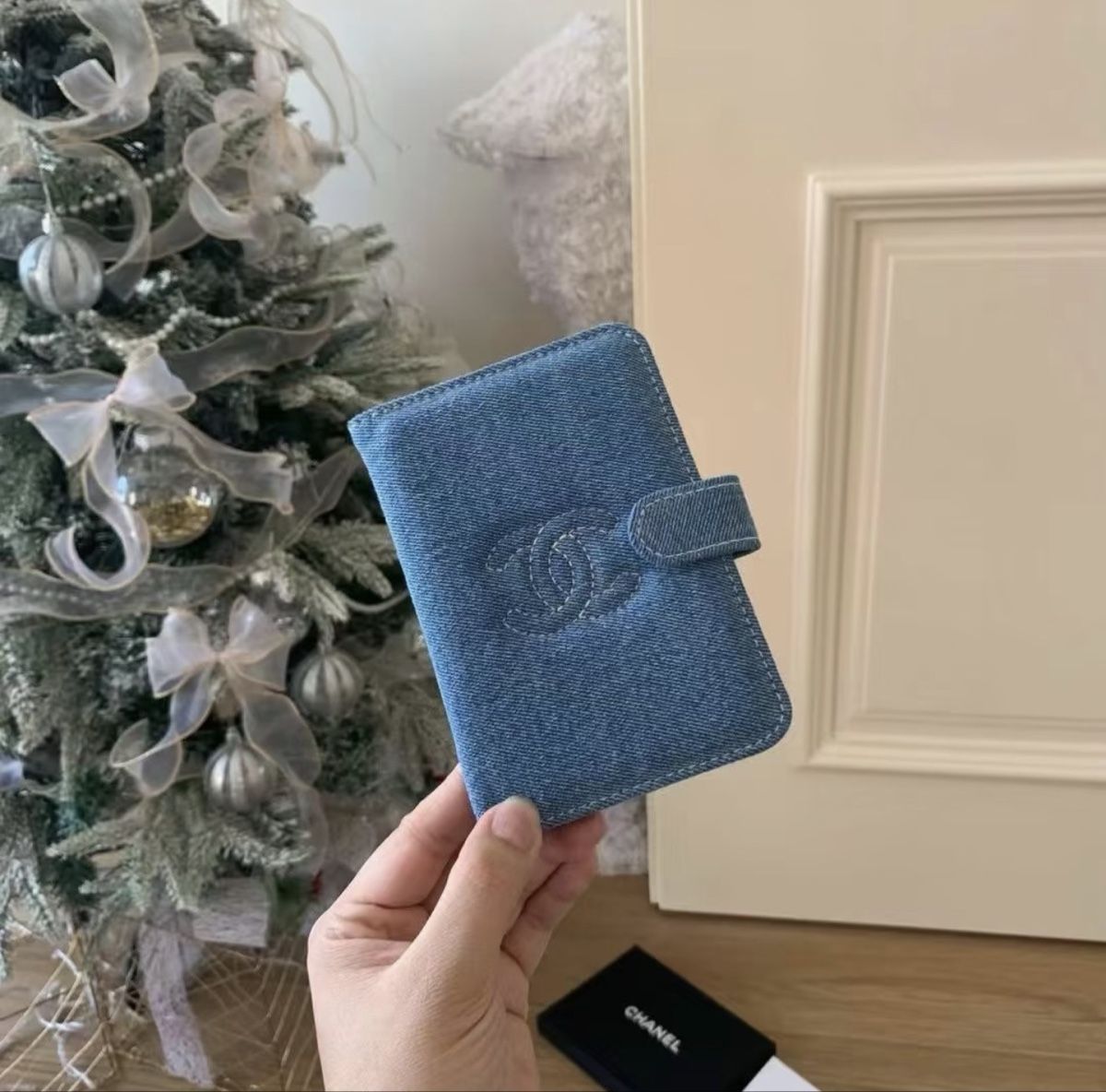 Borse: Chanel Denim Passport Holder – Nuovo e nell'imballaggio originale da Chur venduto da Madeys 2