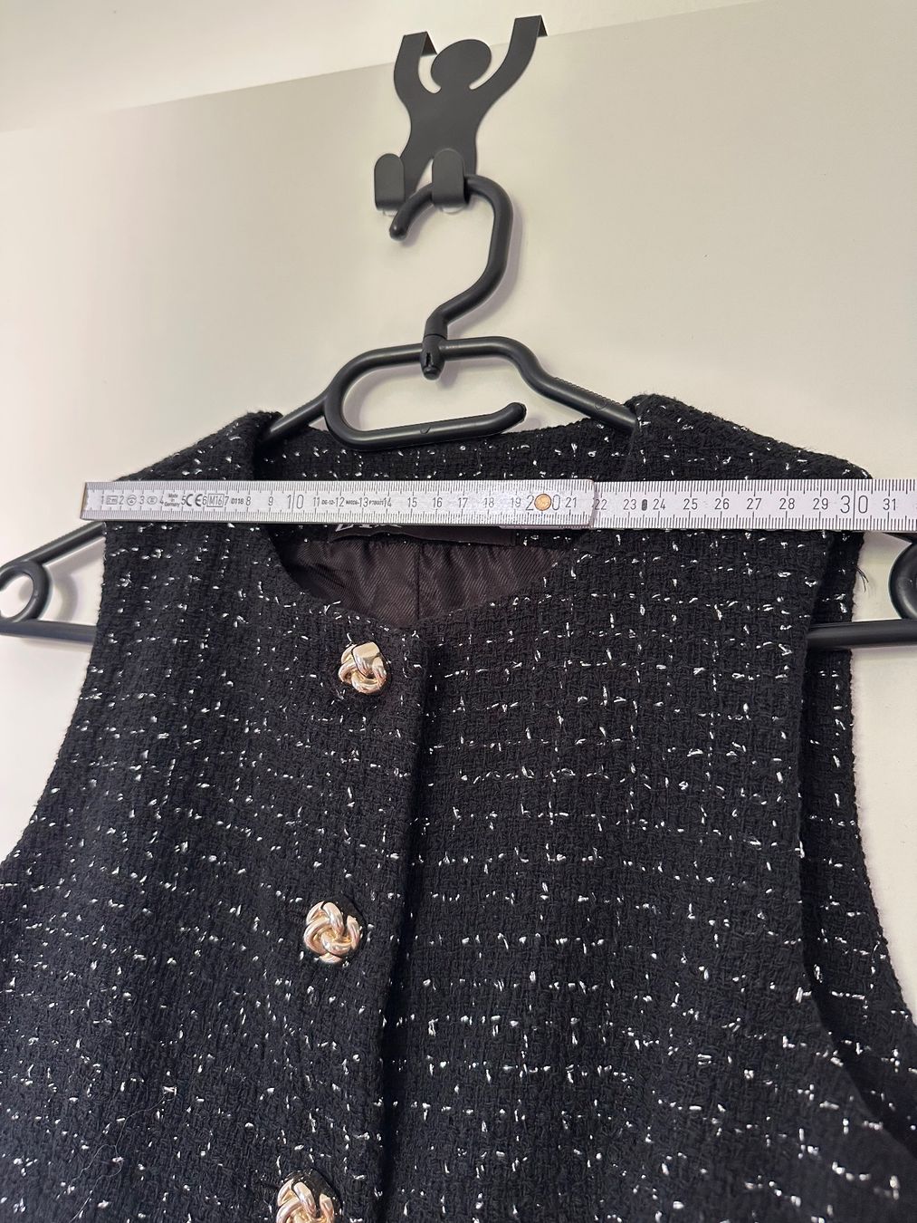 Tops: Zara Top schwarz mit goldigen Knöpfen – Gebraucht aus Zürich von ong8 7