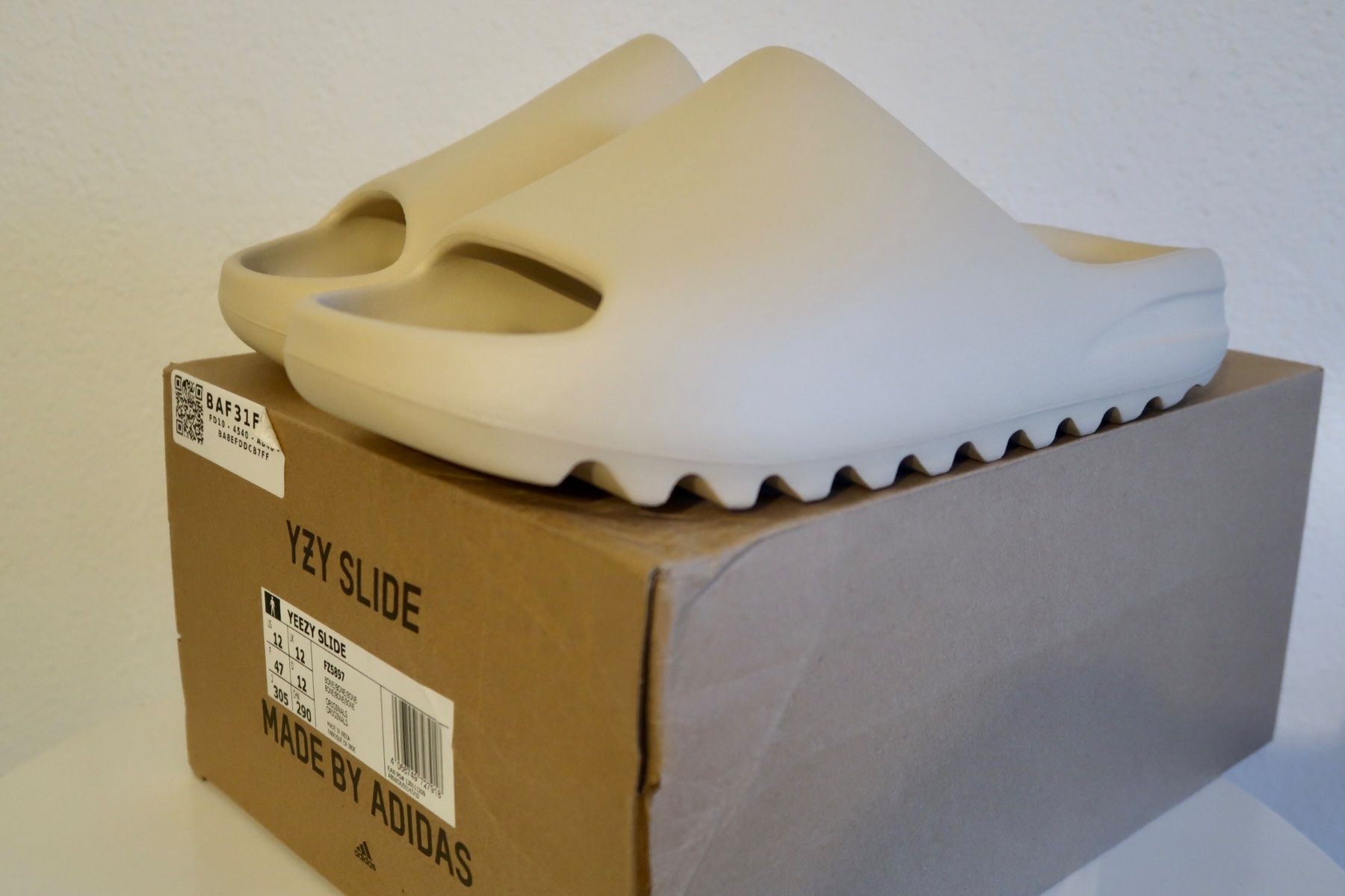 Adidas Herrenschuhe: adidas Yeezy SLIDE „Bone“ – Neu und originalverpackt aus Freienbach von Badi1980 3