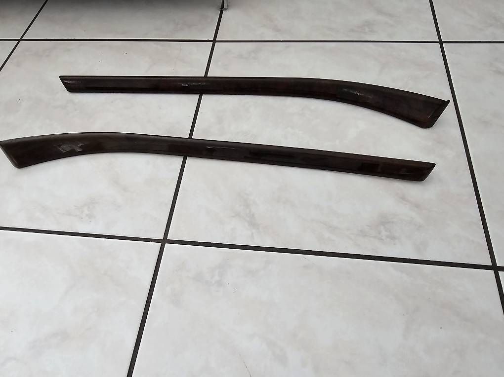Articoli in legno: E39 Zierleisten Nussbaum – Usato da Meltingen venduto da mergimmorina