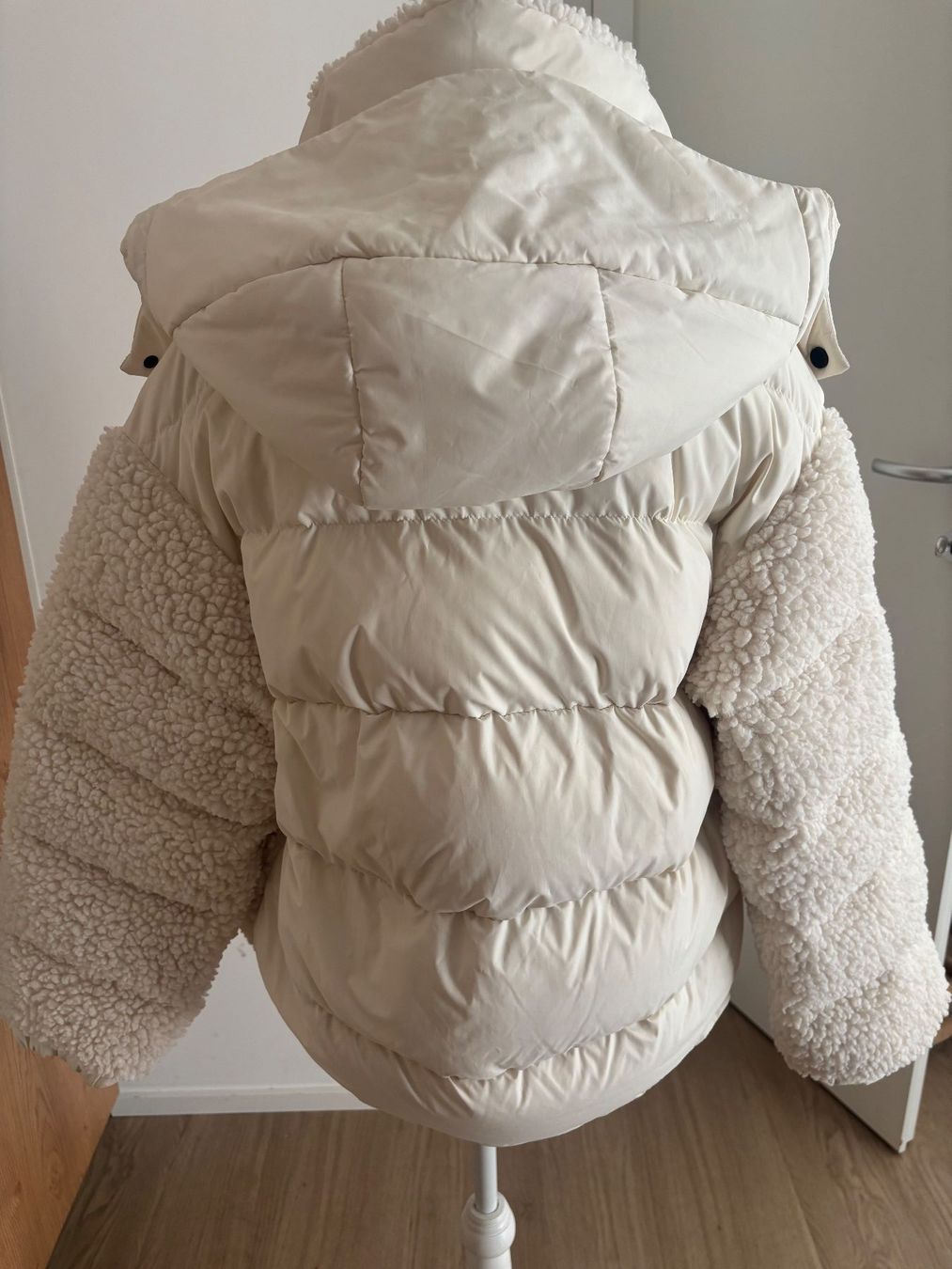 Giacche: Sehr schöne Daunenjacke off-white S – Usato da Zürich venduto da McQeen 2