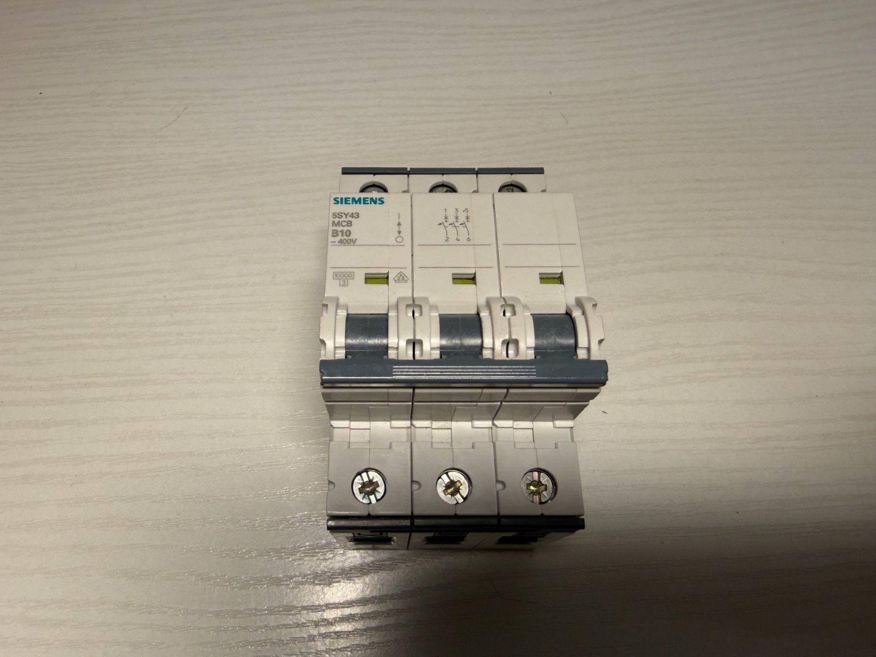 Schalter: Siemens & Hager Leitungsschutzschalter – 3-phasig / 1-phasig – Neu (gemäss Beschreibung) aus Zufikon von sevimuelli 2