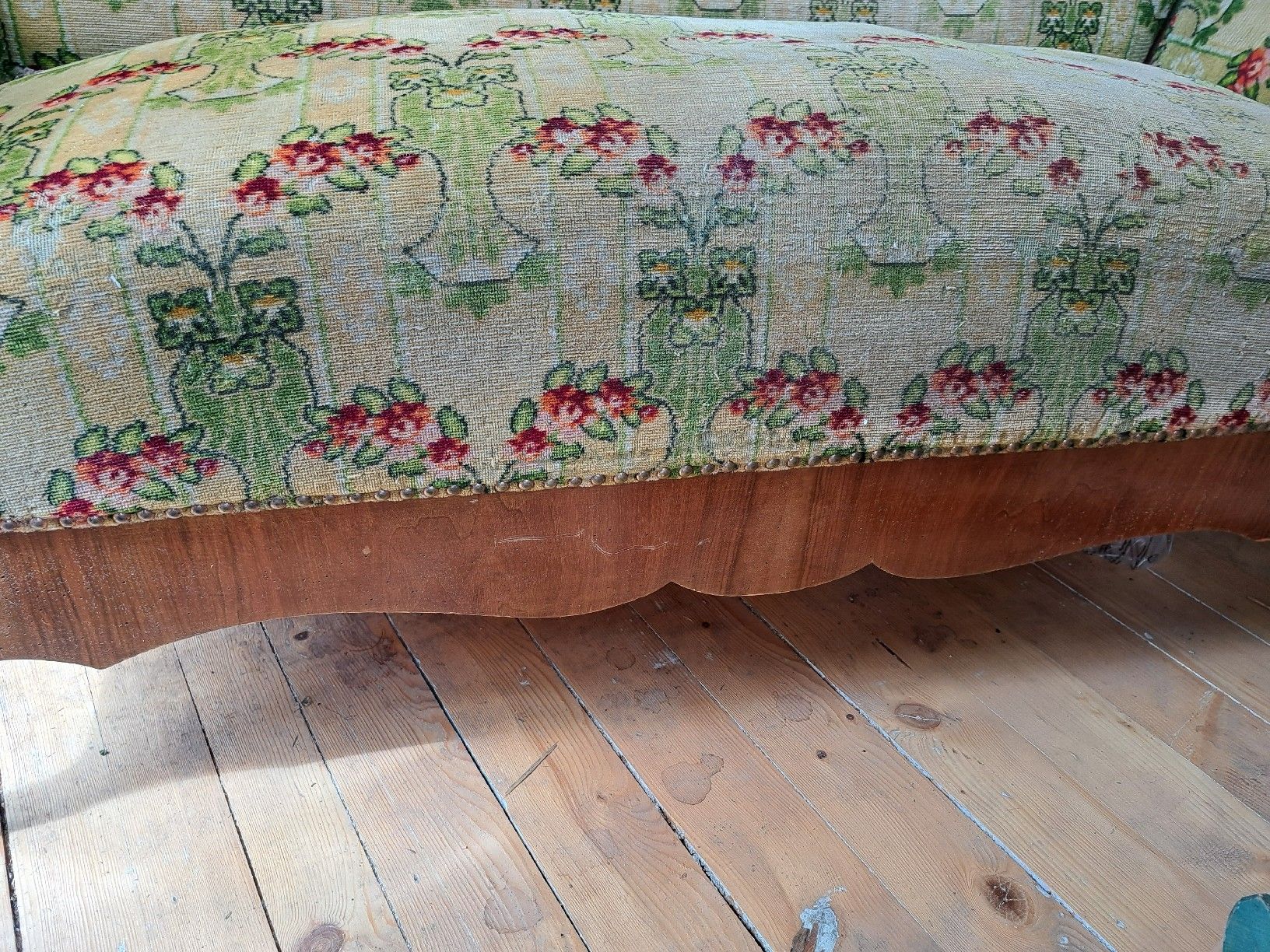 Divani: Antikes Sofa mit geschwungenen Formen – Usato da Grossdietwil venduto da hufi10 1