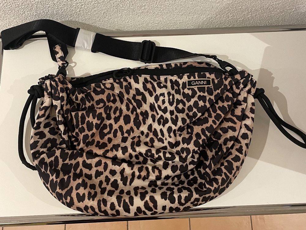 Ganni QUILTED RECYCLED TECH DUFFLE BAG Kaufen auf Ricardo