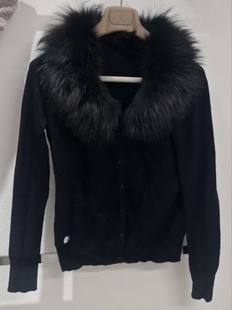 Damen Strickjacke schwarz mit Echtfellkragen (abnehmbar)