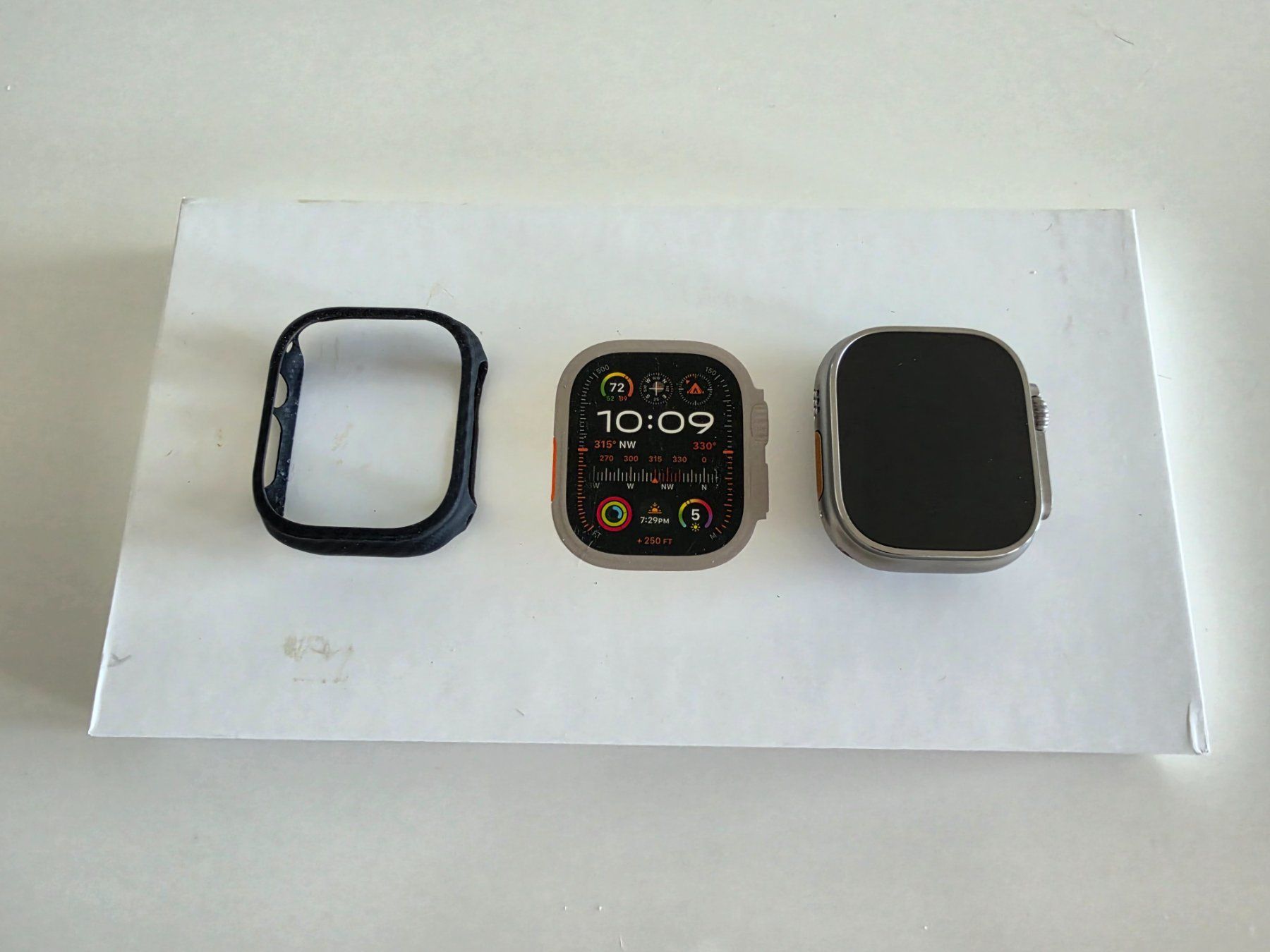 Apple Smartwatch: Apple Watch Ultra 2 + 3 straps + Latercase – Usato da Zürich venduto da agirardello
