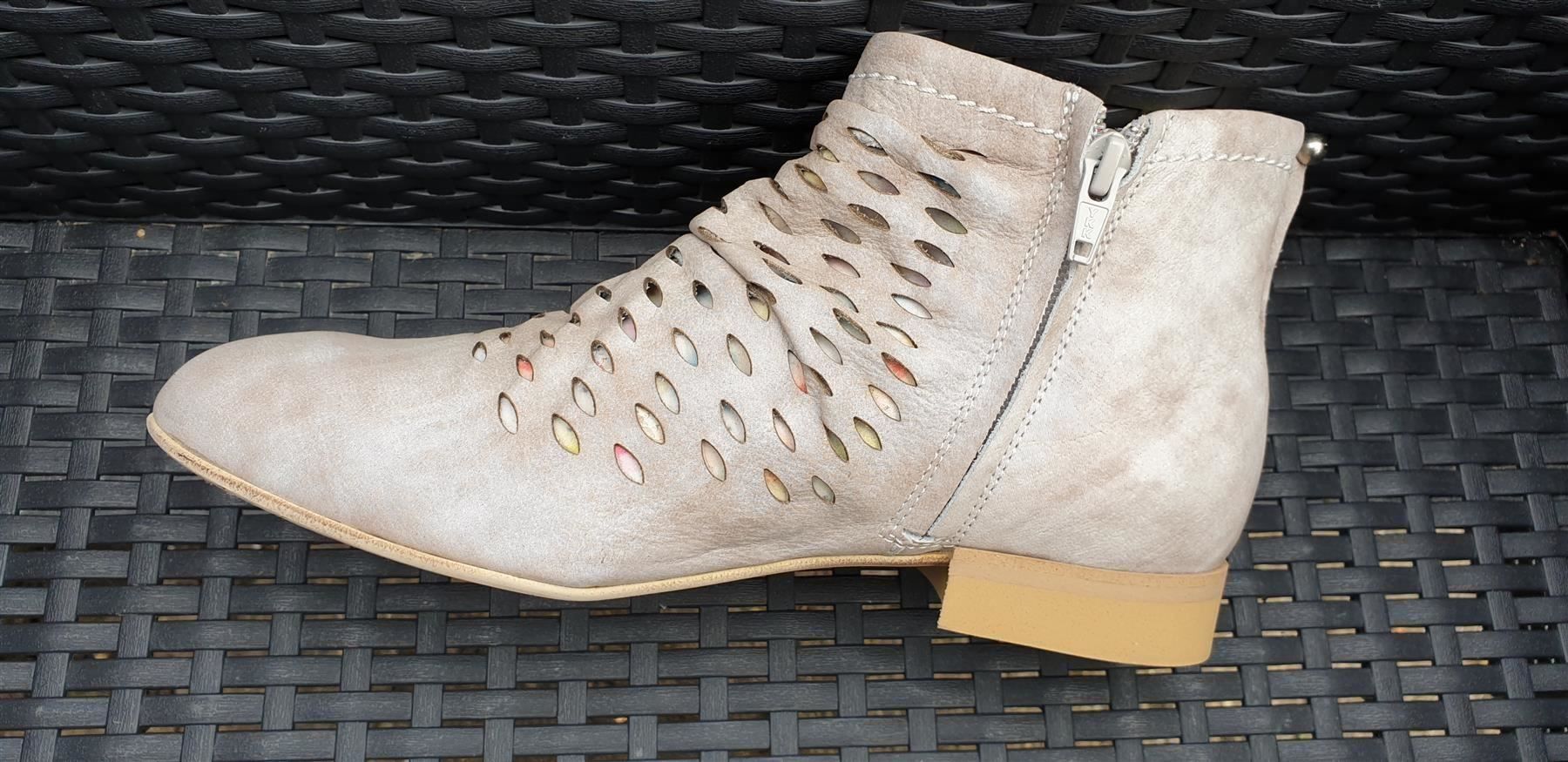 Scarpe da donna: DKODE Sachi Stiefel 41 NEU NP179.- Leder – Nuovo e nell'imballaggio originale da Buttwil venduto da MaraMari 3