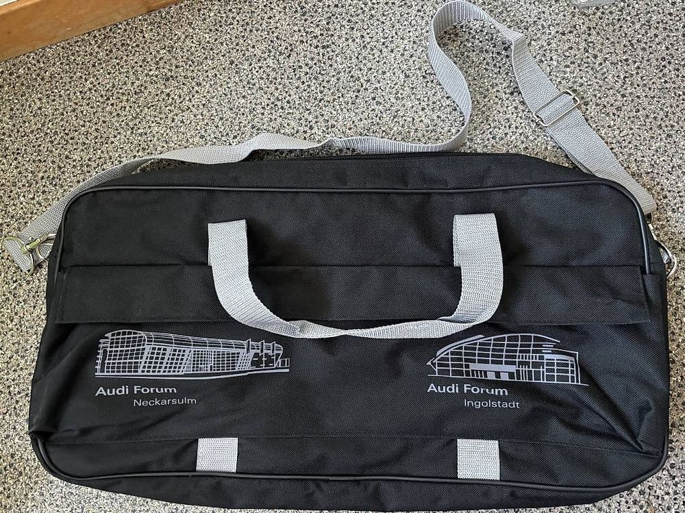 Audi Borse: Tasche Audi Forum Ingolstadt – Usato da Gasel venduto da jen_6nzz