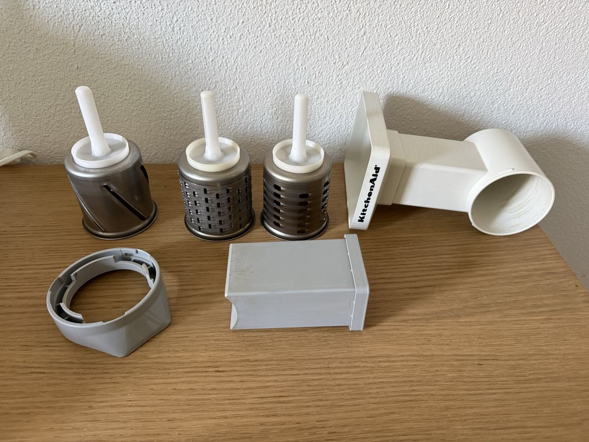 Kitchenaid Elettrodomestici da cucina: Accessoire KitchenAid râpe trancheuse – Usato da Kloten venduto da Mumiiin