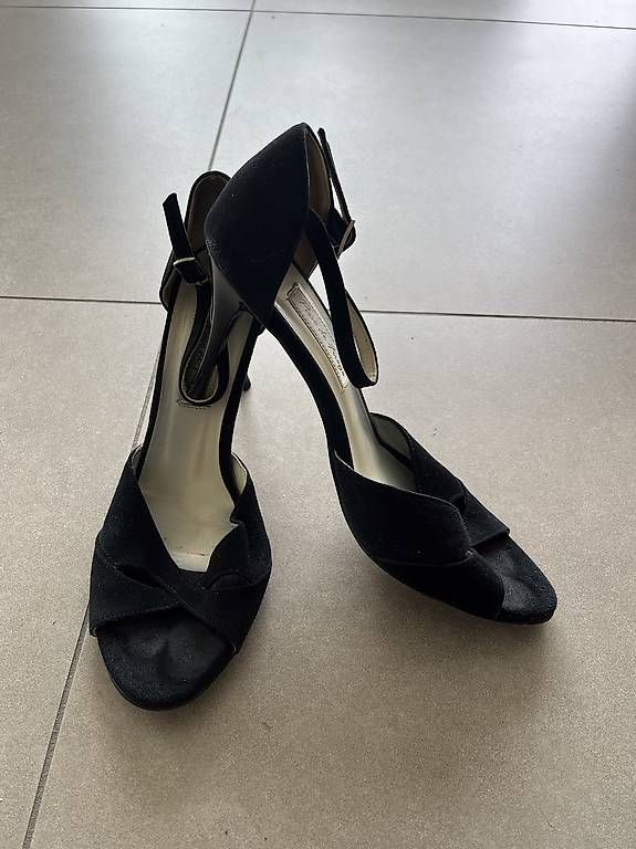 Scarpe da donna: Tanzschuhe schwarz Wildleder Grösse 40 – Usato da Zürich venduto da cel_cw9k