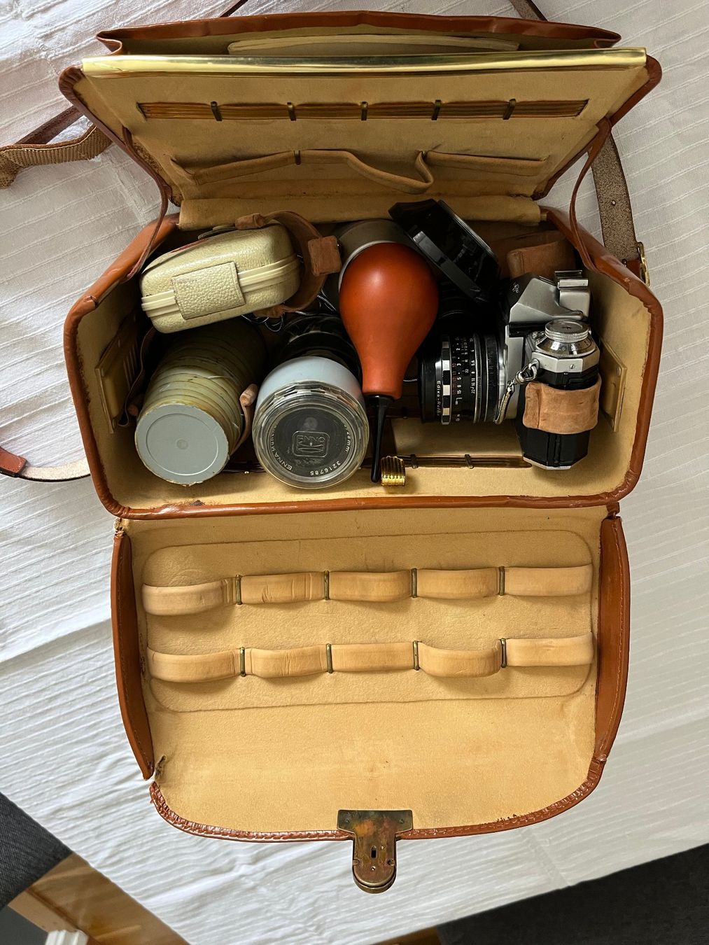 Edixa Fotocamera: Edixa Reflex D avec divers objectifs et nombreux accessoires – Usato da Petit-Lancy venduto da cor_9mzs 1