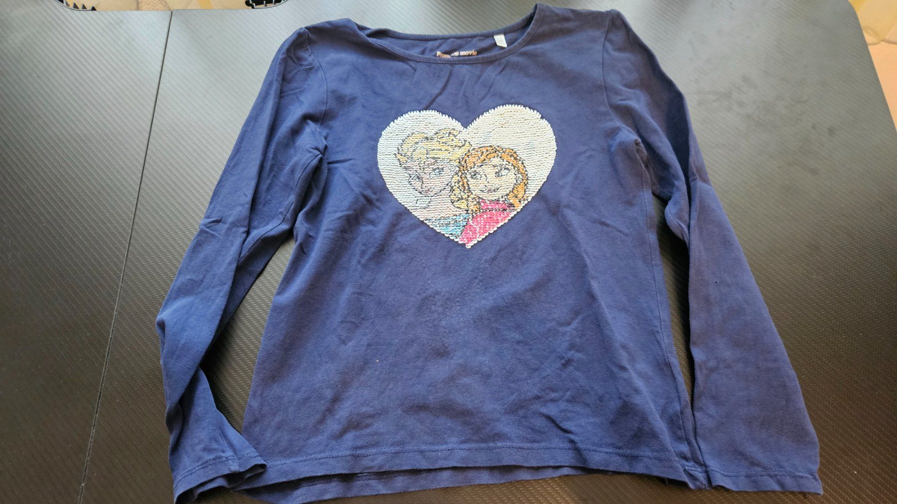 C&A Maglioni & Felpe: Langarmshirt Frozen, Gr. 134 – Usato da Escholzmatt venduto da _die_Kaempferin