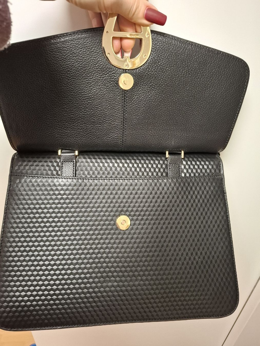 Aigner Altro in  Abbigliamento & Accessori: Aigner Handtasche Schwarz Top Zustand – Nuovo (secondo la descrizione) da Oberarth venduto da majaromano 2