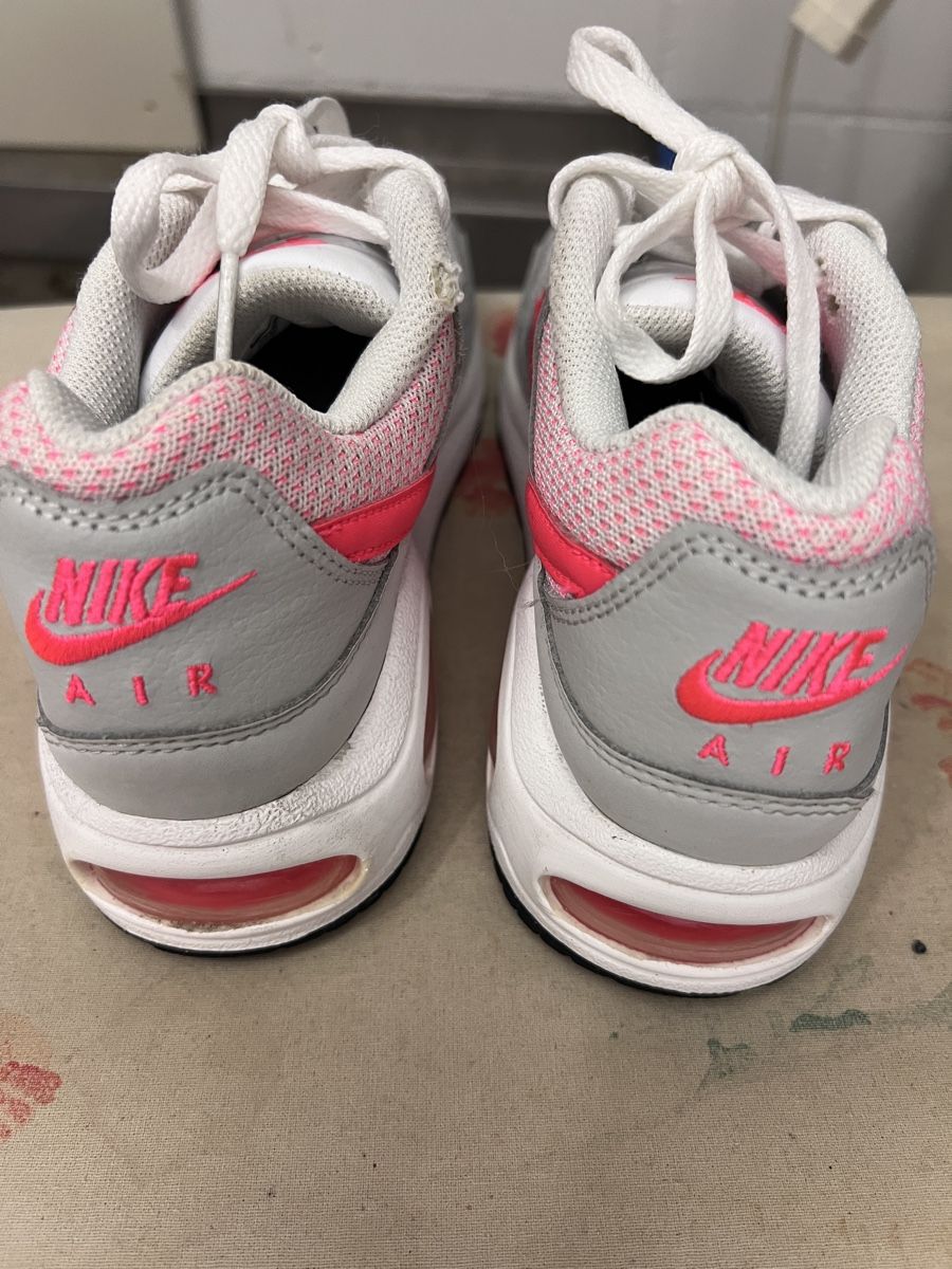 Nike Chaussures filles: Nike 36.5 – D'occasion à Bergdietikon par Marineh2004 2