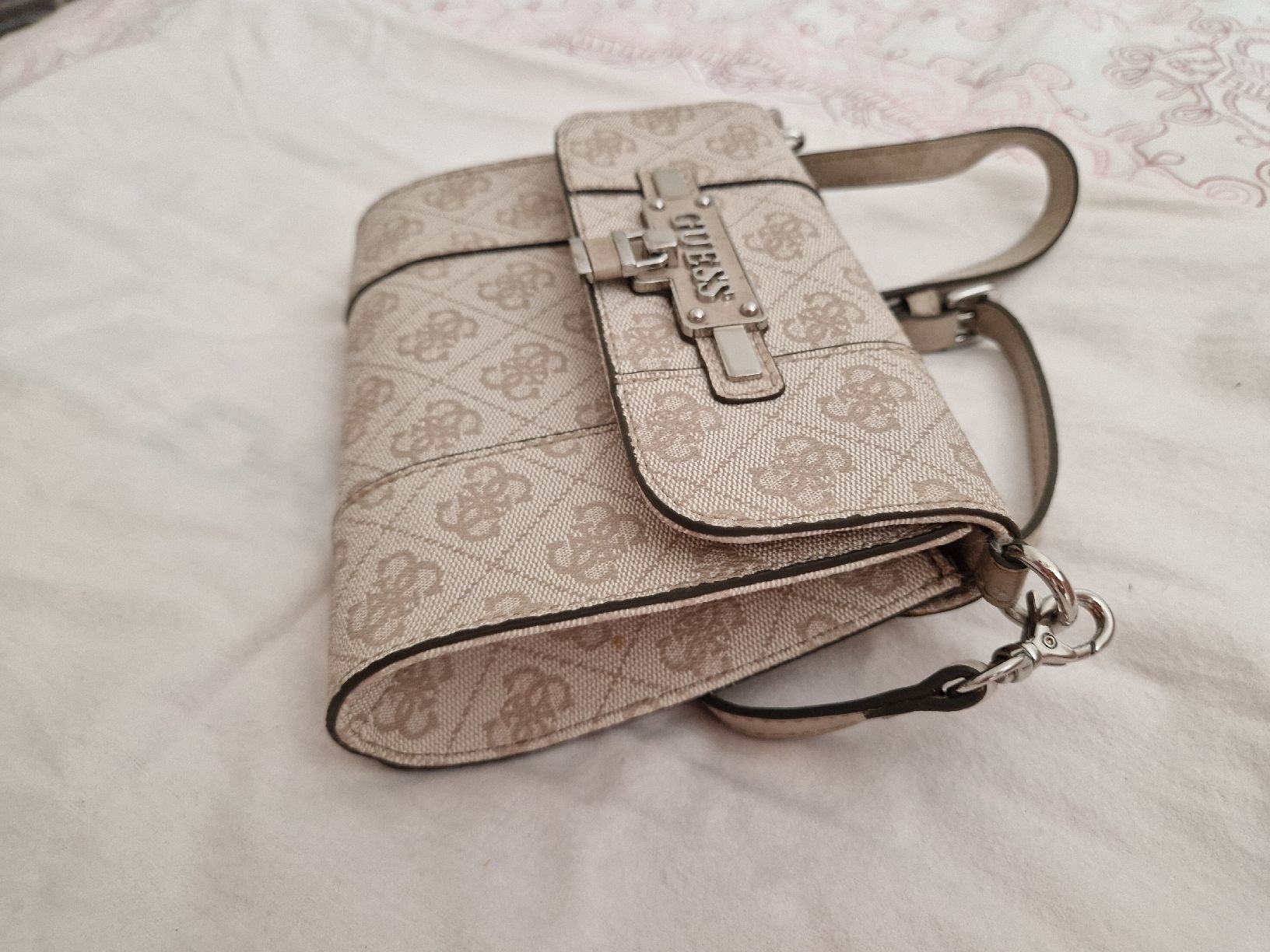 Guess Borse da donna: Guess Clutch beige – Usato da Zürich venduto da Mani56 1