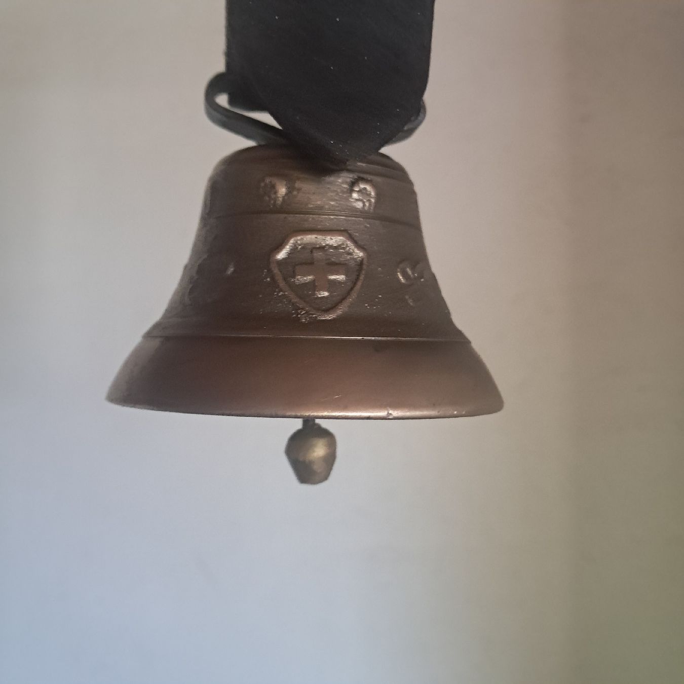 Campanacci mucche: ALTES GLÖGGLI MIT LEDERRIEMEN  – Usato da Murten venduto da SHETHOF 5