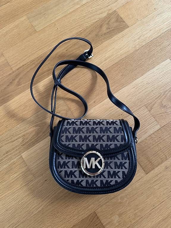 Michael Kors Taschen für Damen: Michael Kors Umhängetasche – Gebraucht aus St. Gallen von tschol